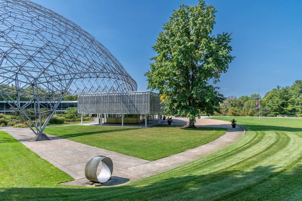 Professional commercial landscaping services for office buildings in Cleveland, OH